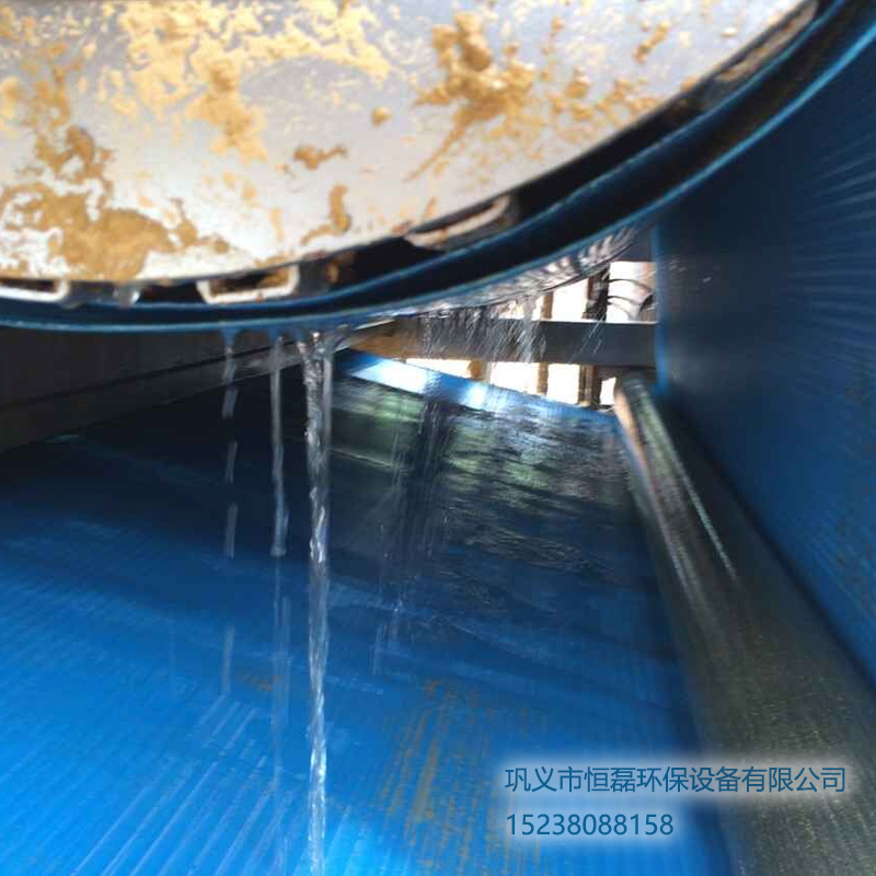 無(wú)法來(lái)現(xiàn)場(chǎng)了解恒磊帶式壓濾機(jī)的壓濾效果？點(diǎn)擊此處看我們恒磊帶式壓濾機(jī)壓濾污泥污水的現(xiàn)場(chǎng)分享圖！